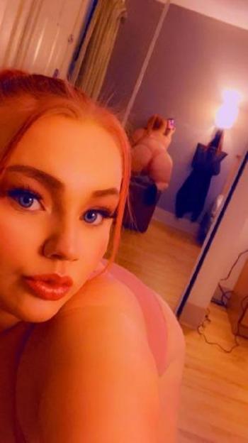 Snowflake, 22  female escort, Tucson